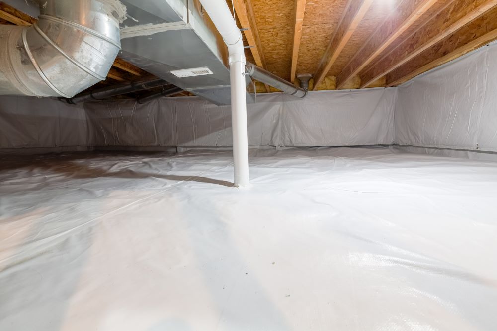 Crawl space fully encapsulated with thermoregulated blankets and dimple boards