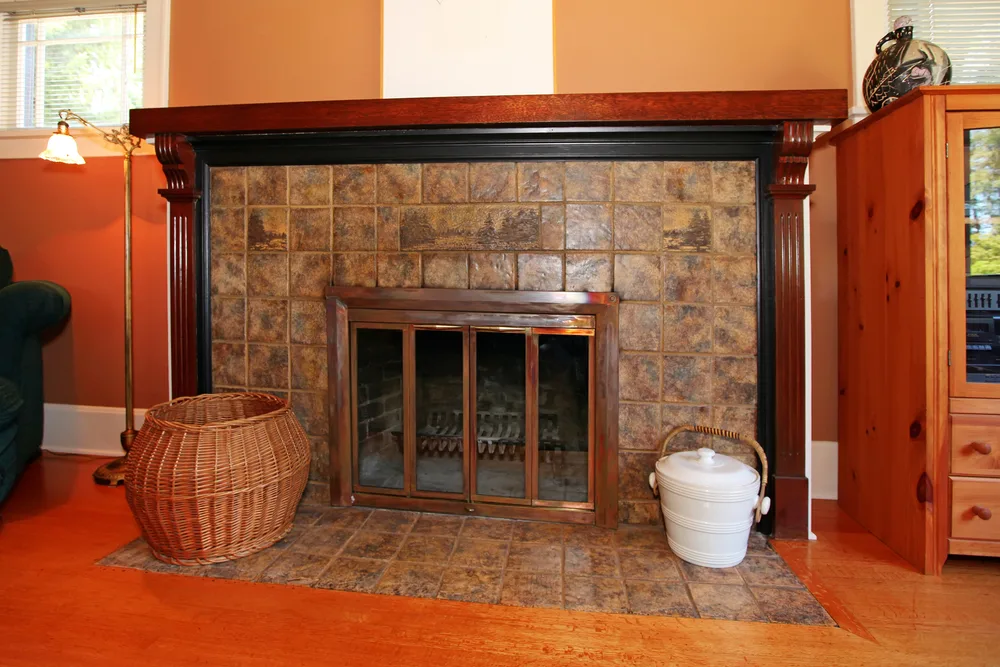 Fireplace with closed glass doors
